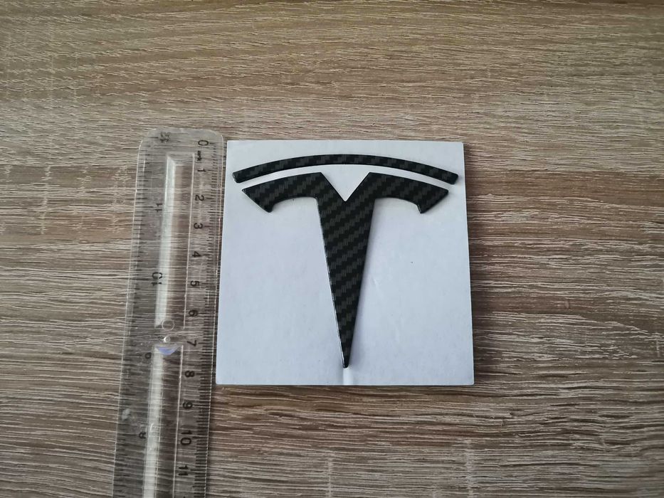 задно лого Tesla Model 3 карбон