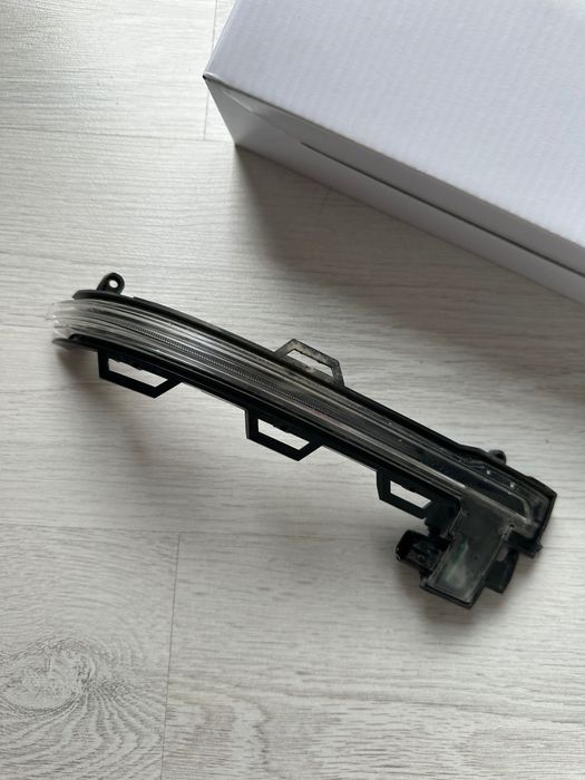 Semnalizare originala oglinda bmw f15/f16 .