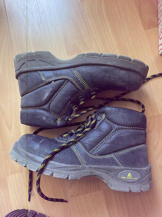 Продам спец обуви