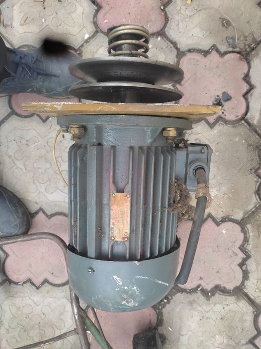 Продам электронный двигатель работает