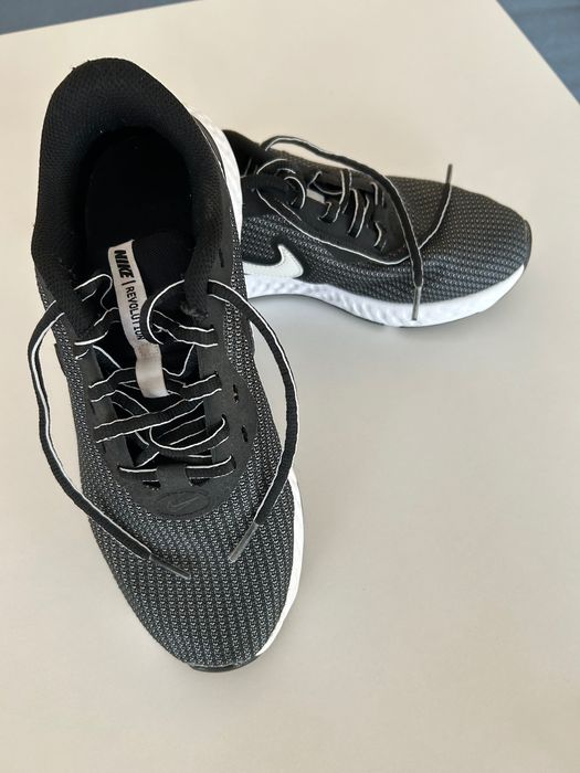 Nike Revolution  39