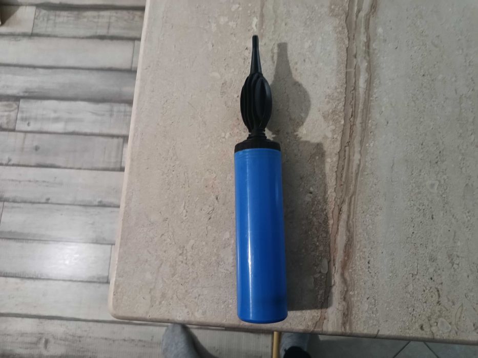 Продавам помпичка за надуване на балони