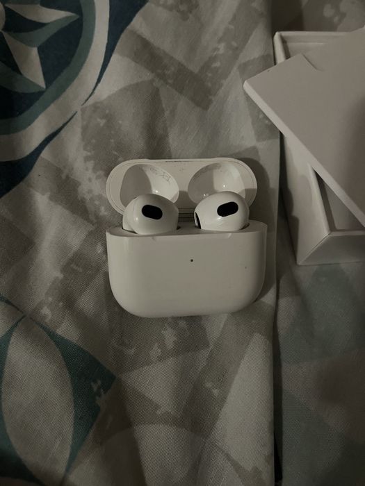 AirPods (3rd genration]