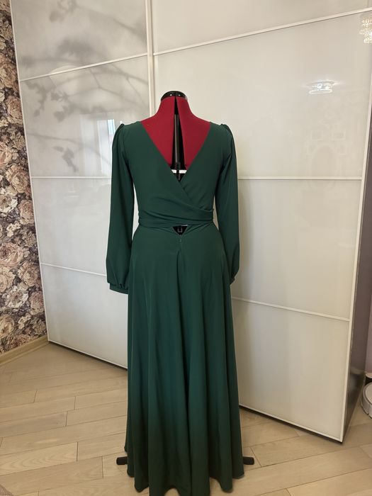 Продам недорого вечерние платья