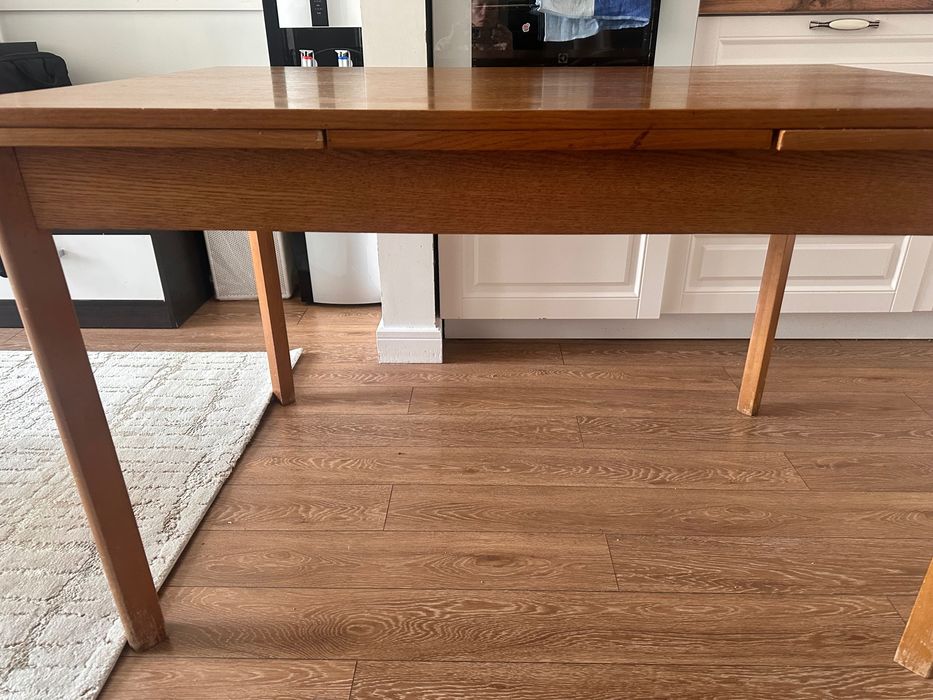 Продам деревянный кухонный стол