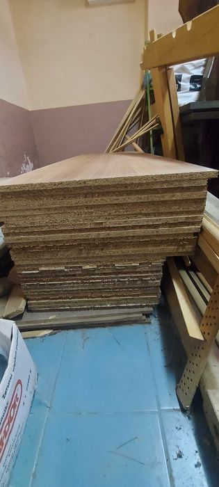 ПДЧ плоскости с естествен фурнир от червен махагон