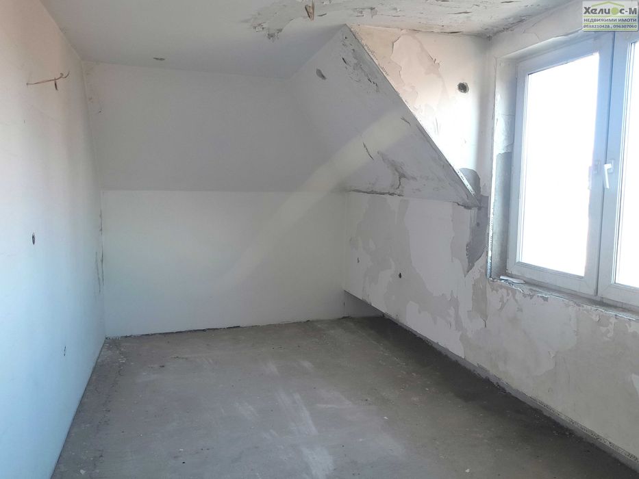 Тристаен апартамент до трето и четвърто училище, гр.Монтана