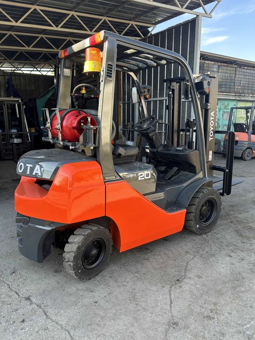 Продам вилочный погрузчик (кара)