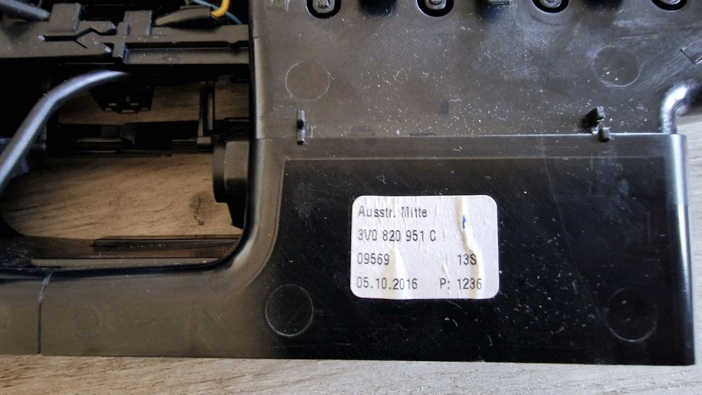 Grila aerisire centrala Skoda Superb III [Fabr 2015-2023] 3V0820951C