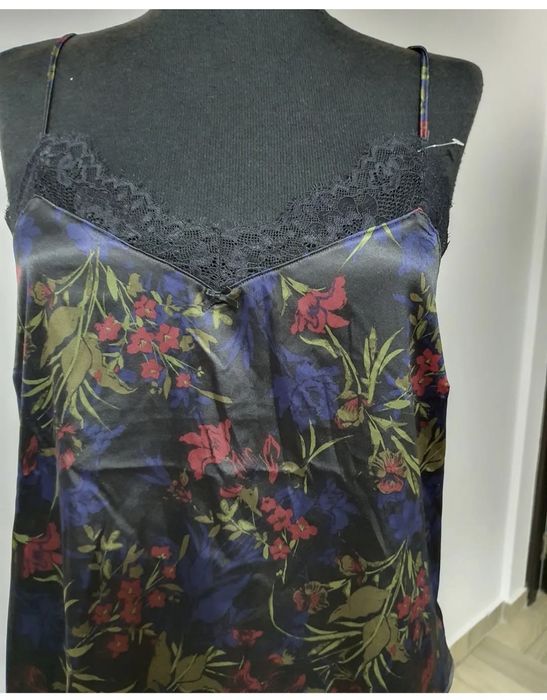 Set lenjerie de corp satinata C&A, top cu dantela si pantaloni scurti,