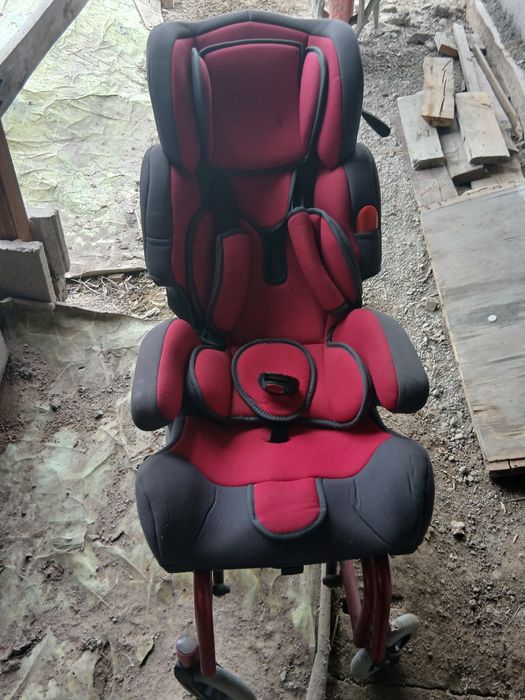 Продам инвалидную детскую коляску