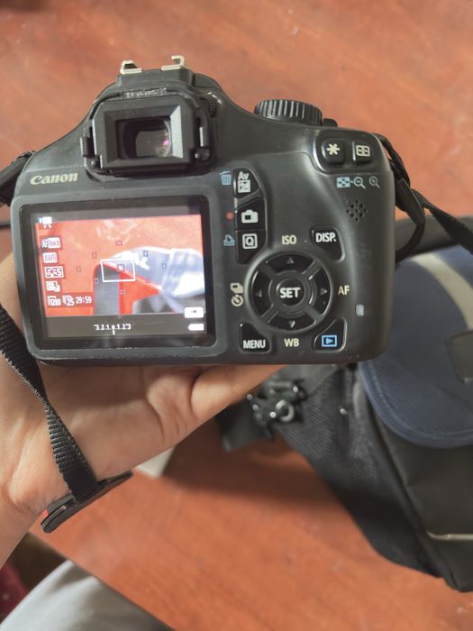Canon EOS 1100D + 18-55mm IS II
