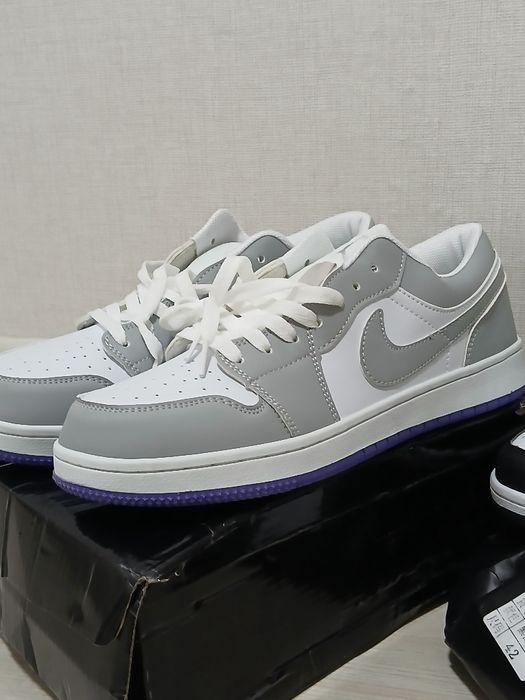 Аяк киім сатылады