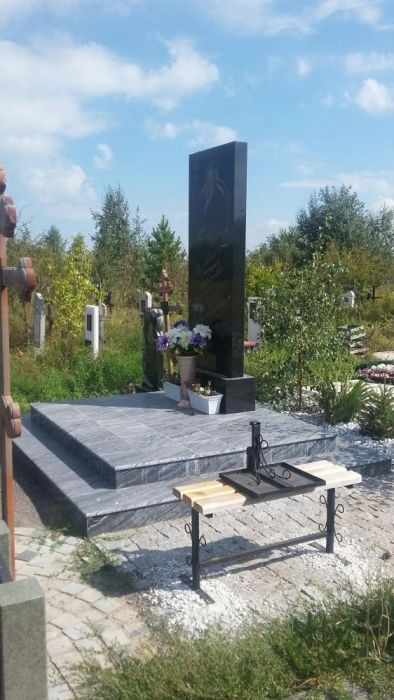 Памятники . Облагораживание могил.