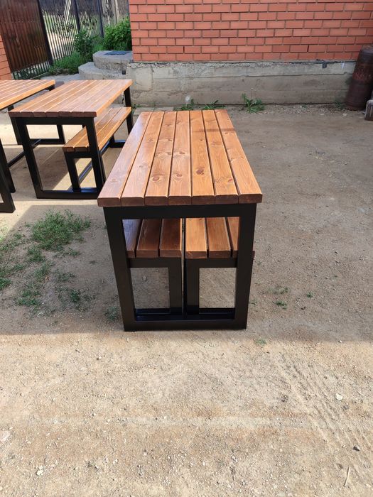 Стол со скамейками