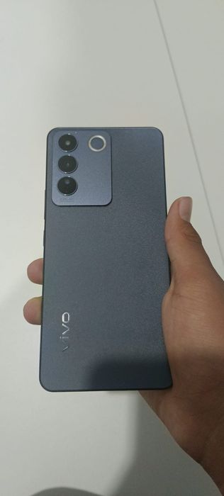 Продам телефон Vivo V27e, 128 ГБ