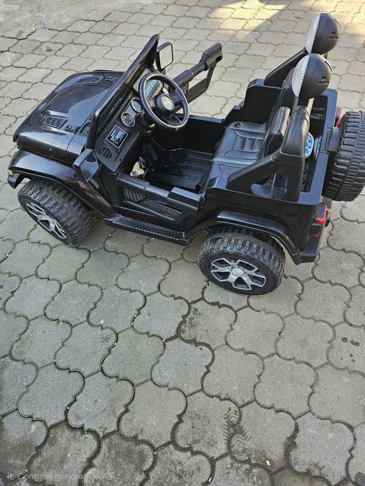 Mașina electrica jeep