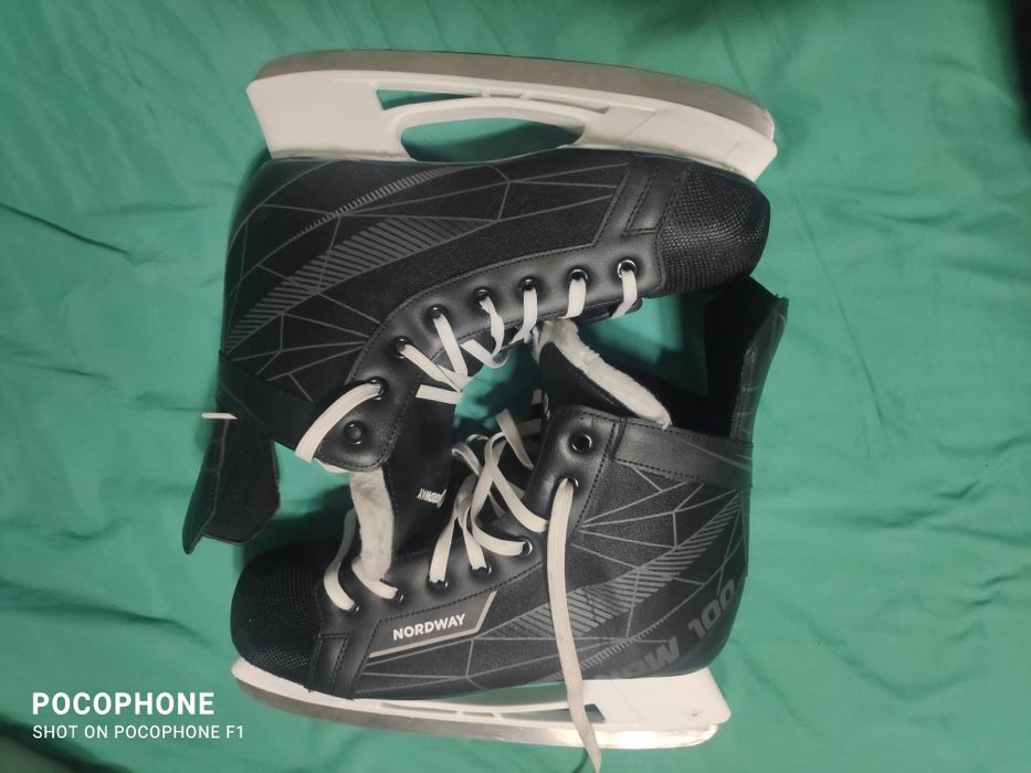 Коньки хоккейные