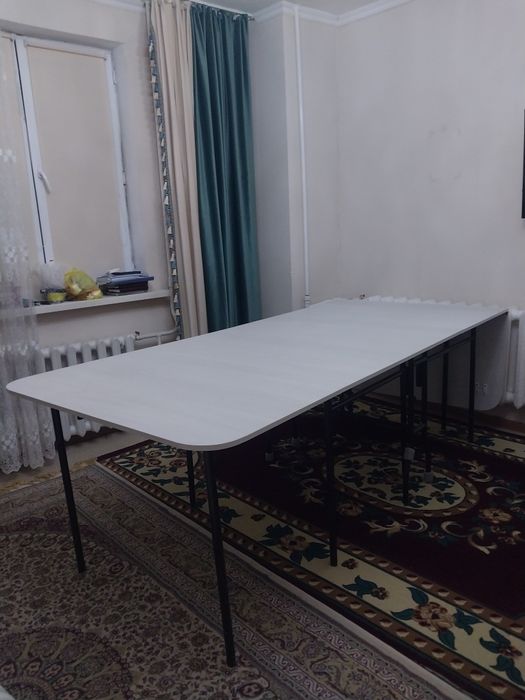 Продаю стол для гостей