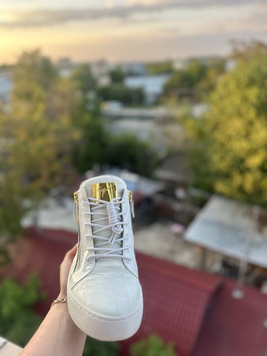 Giuseppe Zanotti- Mid