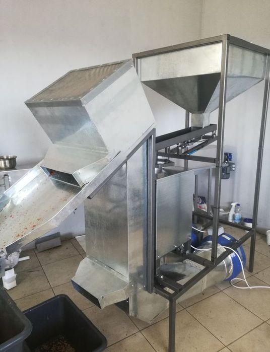 Оборудование для раскола кедрового ореха с выдувом  скорлупы