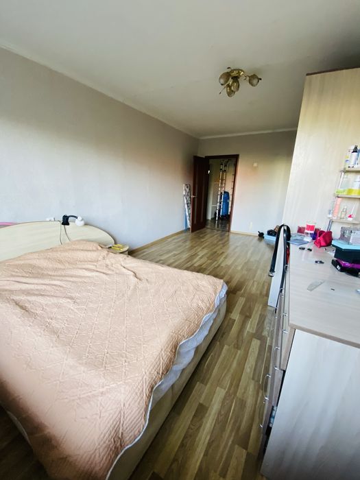 Продам 4 комнатную квартиру