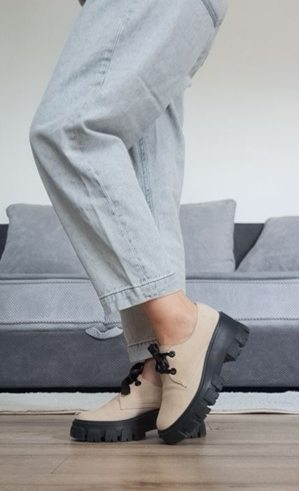 Pantofi din piele intoarsa