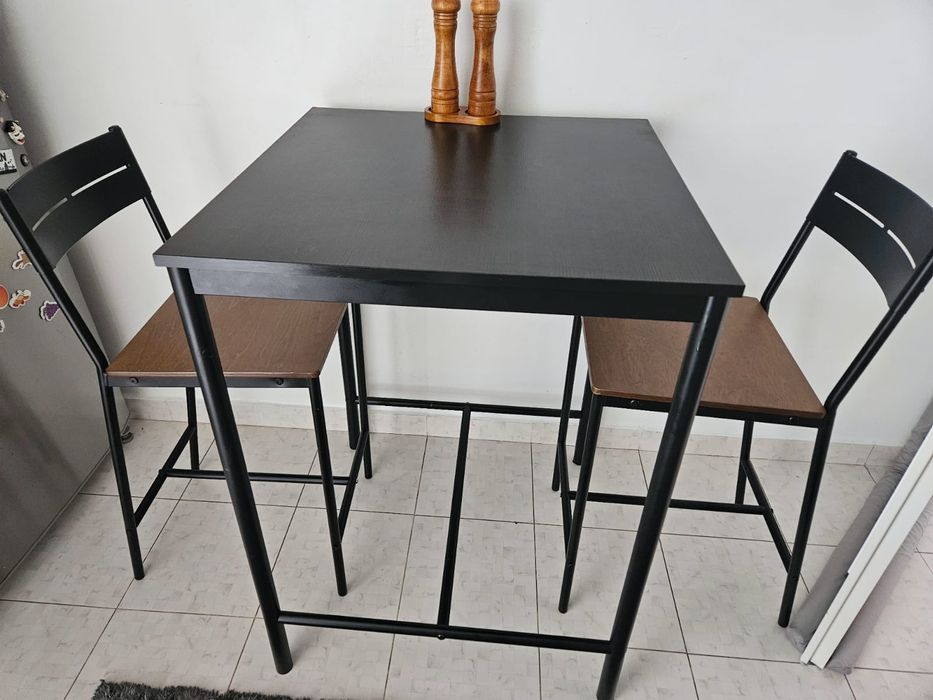 Masa Ikeea blat 90×90cm  + 2 scaune