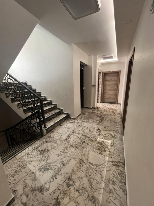 Продава се Тристаен апартамент в Пловдив, Младежки Хълм - 141 кв.м за 1043 €/кв.м - Снимка #3