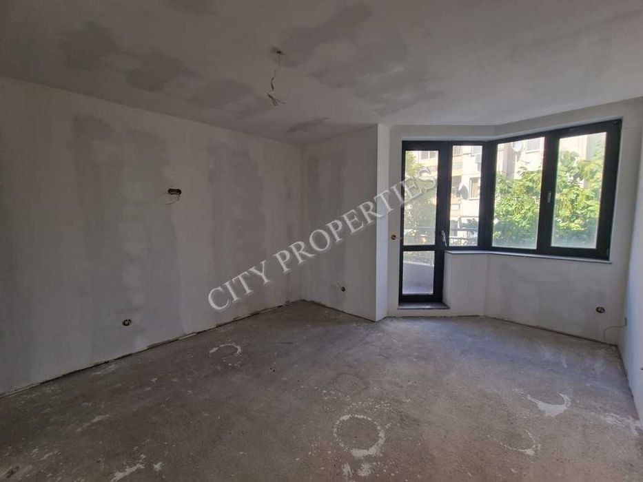 Продава се Тристаен апартамент в Благоевград, Освобождение - 110 кв.м за 1091 €/кв.м - Снимка #3