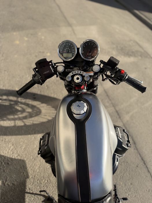 Moto Guzzi V7 III Racer | Öhlins | Brembo | Numbered edition
