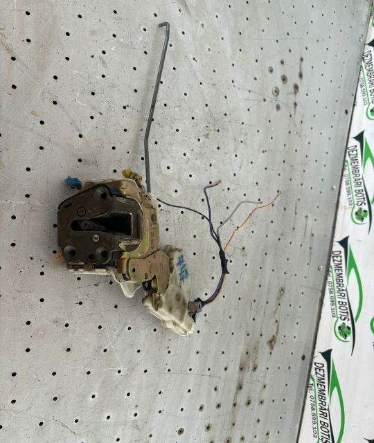 Broasca usa fata stanga Nissan Terrano R20