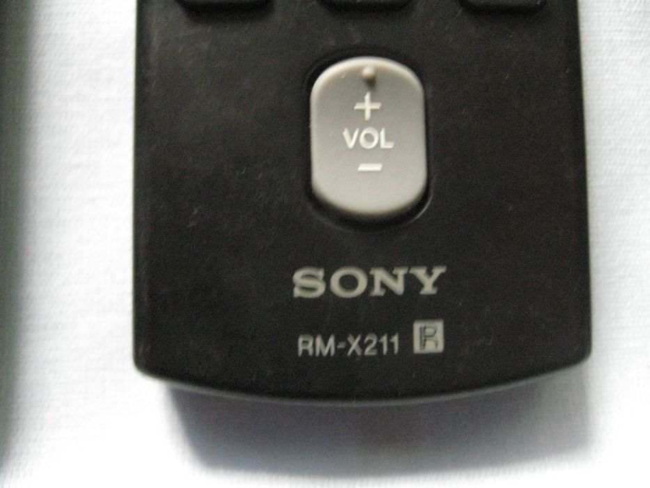 Продавам дистанционни за авто CD Sony и други