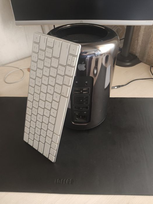 Mac PRO 6.1 (рабочая станция) + magic keyboard