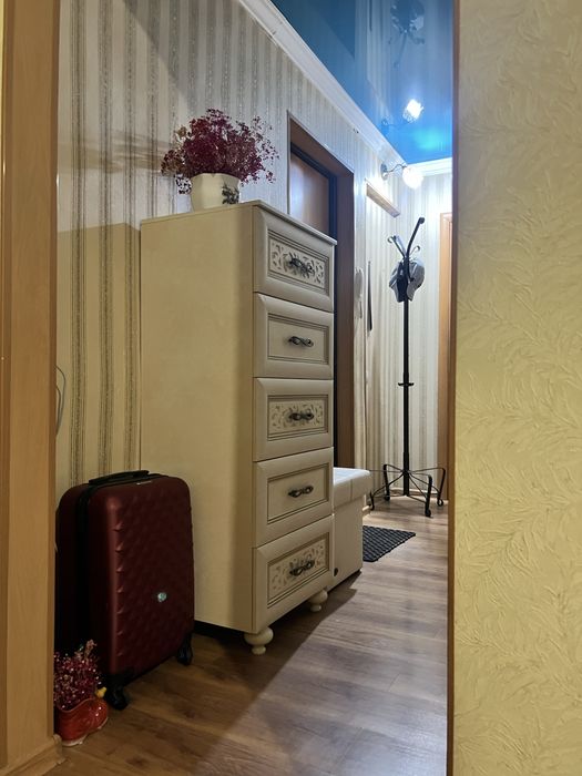 Продам камод очень красивый , вместительный , комод