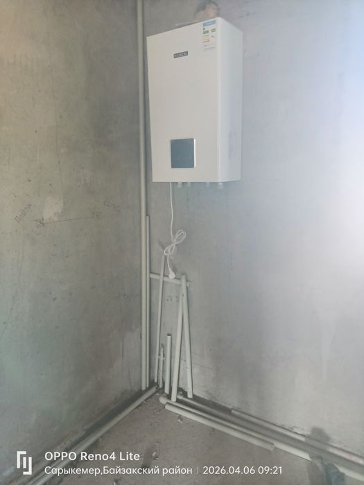 Екі үй сатылады бір участкеде