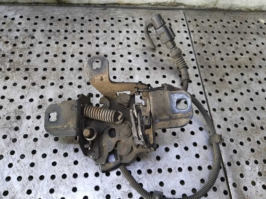 Broasca capota vw golf 4 1j