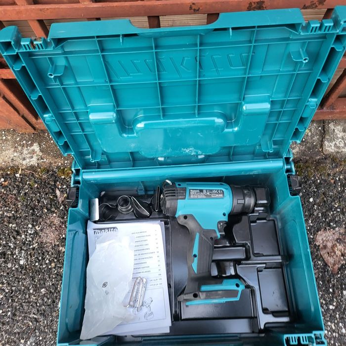 Suflanta aer cald Makita DHG 181