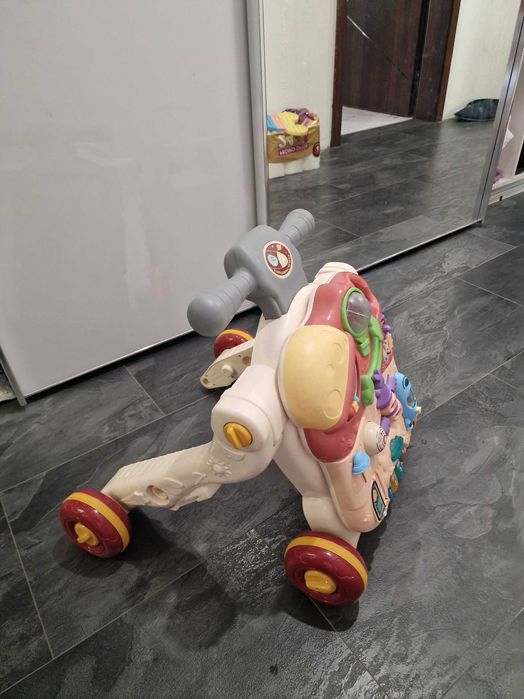 Уокър за прохождане 4 в 1 - Уокър, тротиметка, и колело и маса за игра