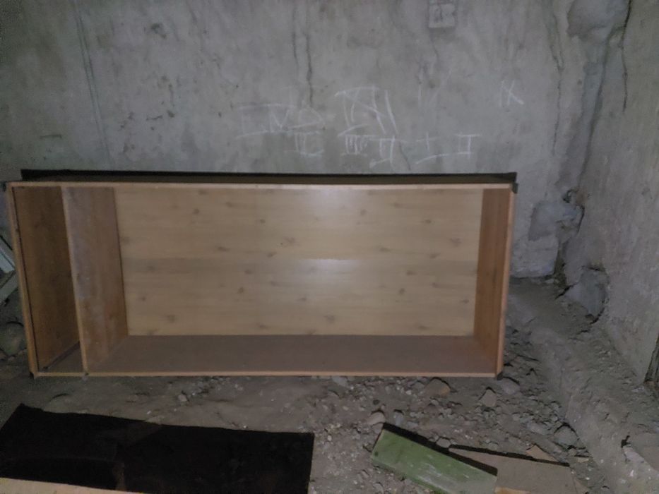 Ағаш сөрелер сатылады