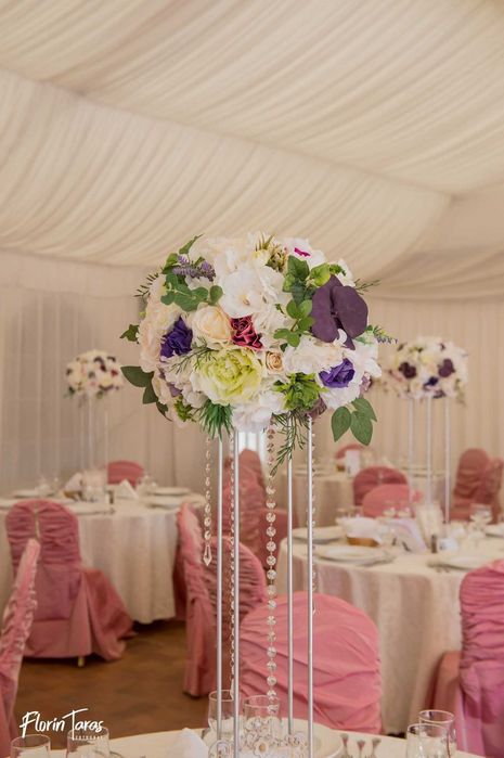Aranjament floral din flori artificiale pentru evenimente