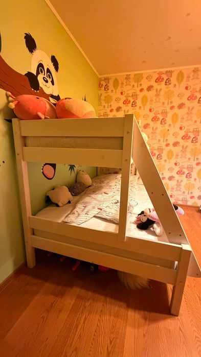 Pat cu saltele si lenjeri