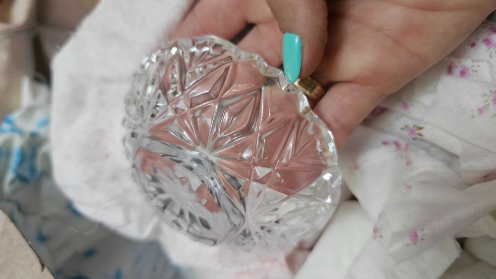 Продам хрустальные блюдца. 6 штук. Диаметр 10 см. Сколов нет. Новые