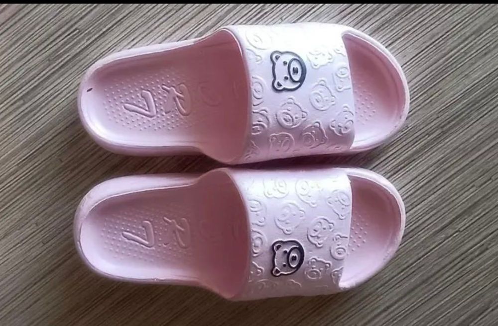 Papuci de damă. Mărimea 36 (23,5-24 cm).