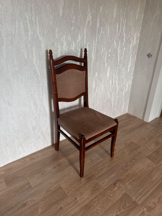Продам стулья для гостиной , кухни