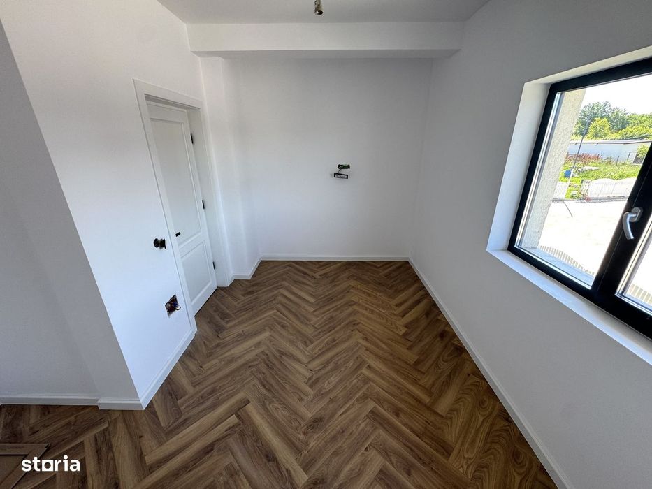 ASFALT! Incalz in pard! Vila 4 camere, Bucium-Hlincea