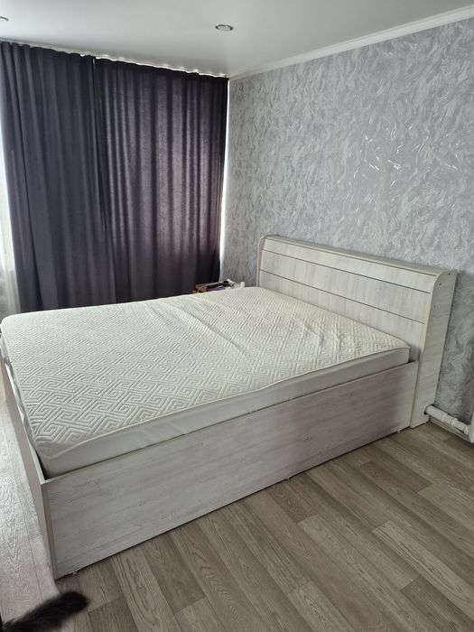 Продам кровать с матрасом
