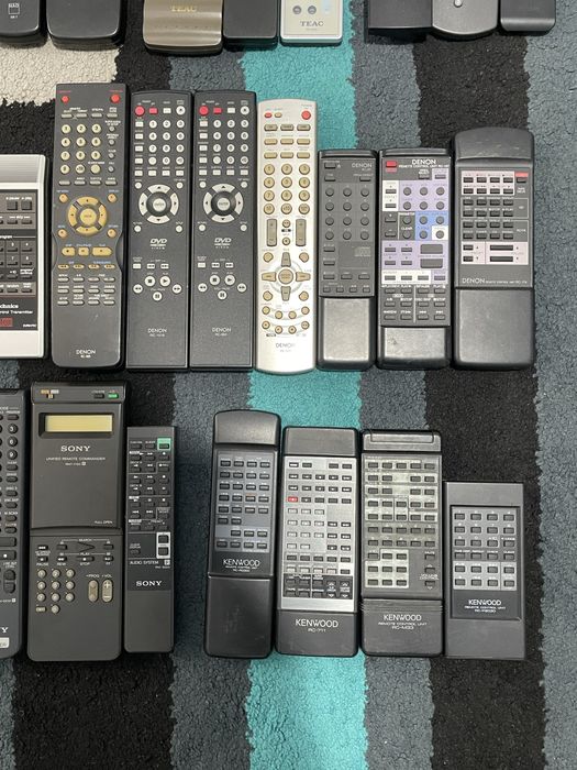 Lot Telecomenzi diferite modele pentru aparate audio