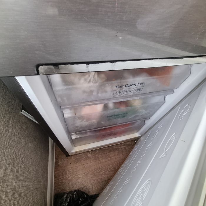 Холодильник SAMSUNG исправно работает