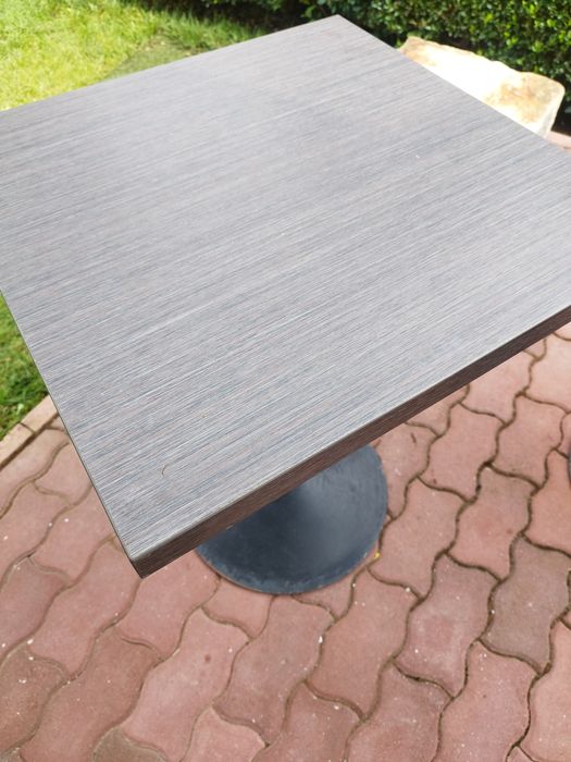 Продавам еднокраки маси